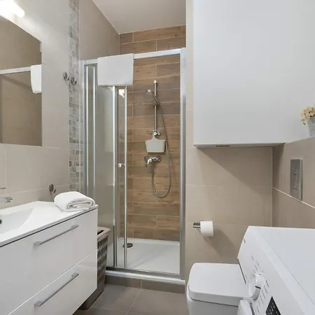 Apartment Comfortable With Mountain View And Outdoor Parking In By Renters *